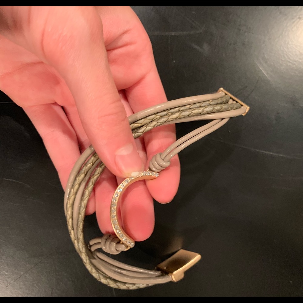 MAGNET CLASP BRACELET